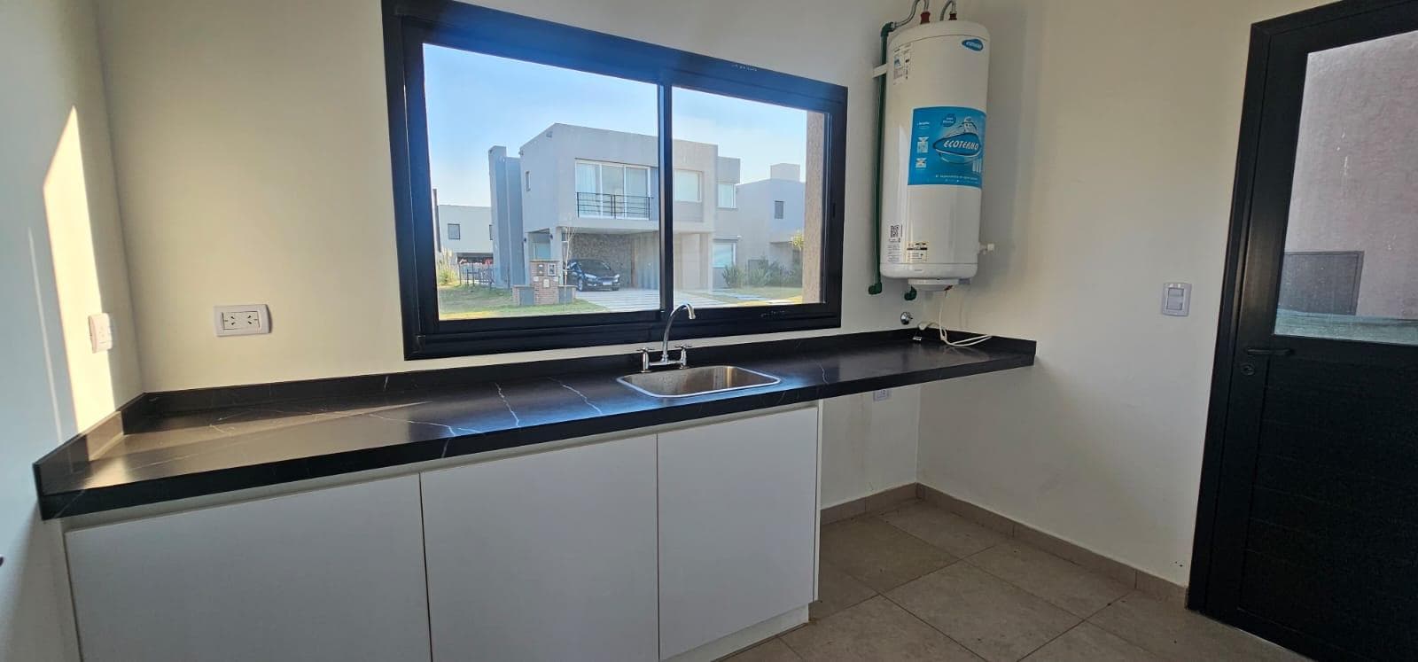 3-bedroom house in Tigre, Vila Marina II, North Zone, with a brand-new pool.