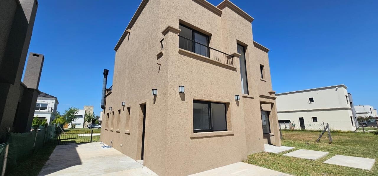 3-bedroom house in Tigre, Vila Marina II, North Zone, with a brand-new pool.