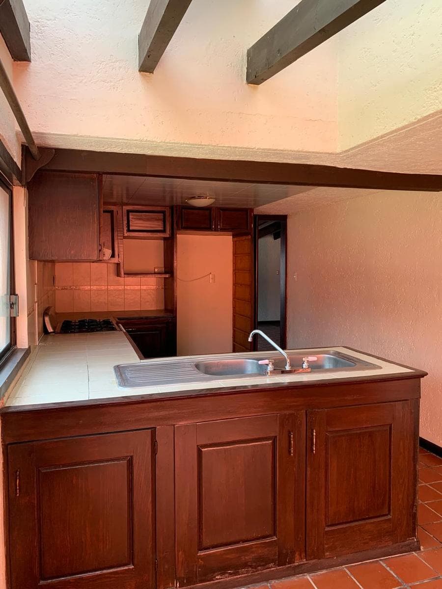 SPACIOUS HOME FOR SALE, 1 MINUTE FROM THE PERIFERICO AND PROL. 24 SUR IN PUEBLA