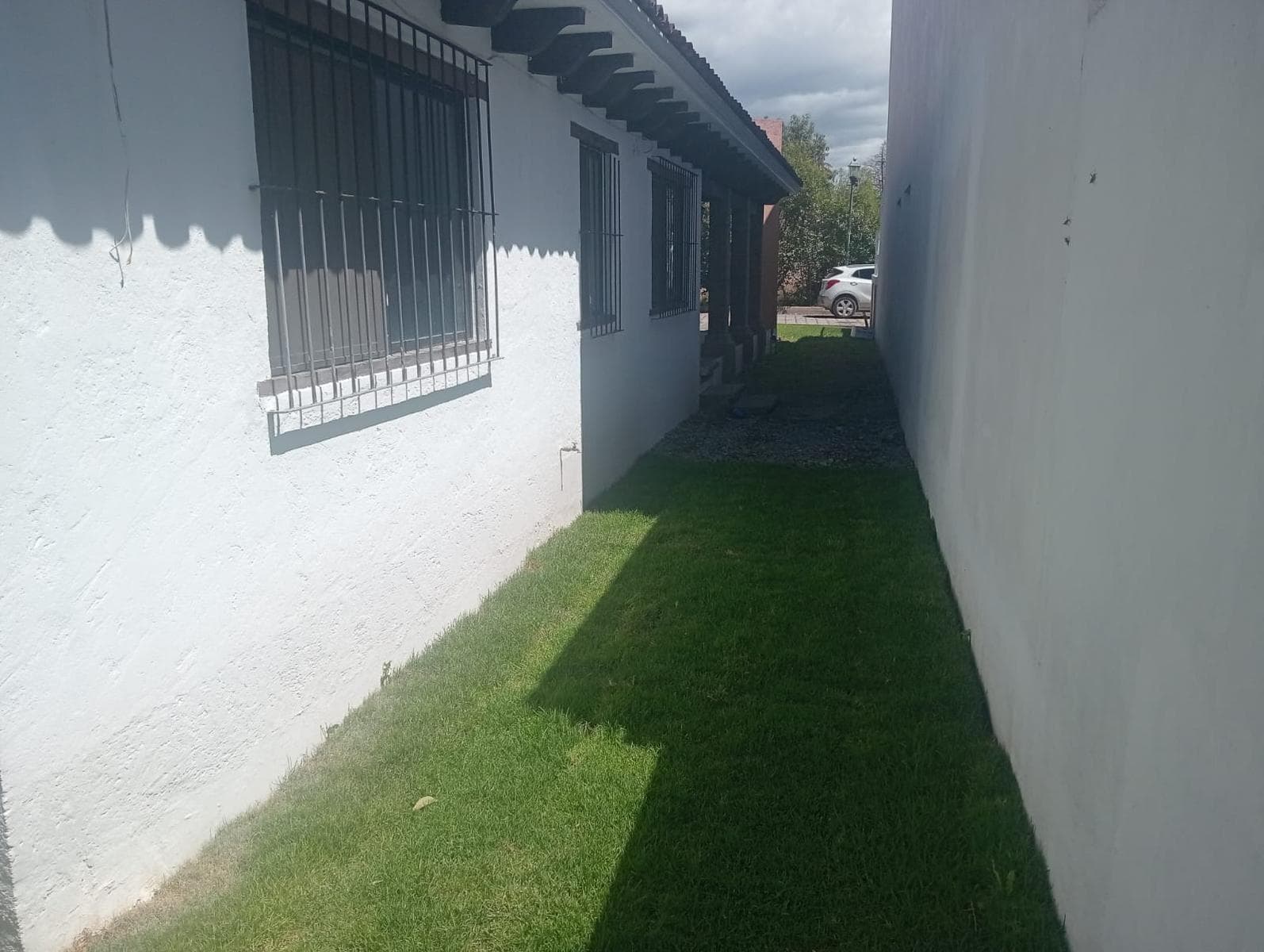 SPACIOUS HOME FOR SALE, 1 MINUTE FROM THE PERIFERICO AND PROL. 24 SUR IN PUEBLA