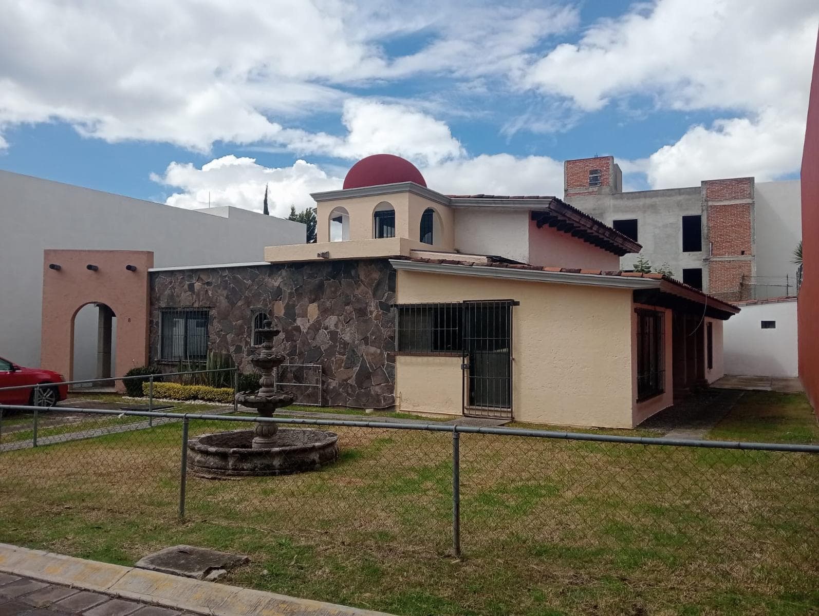 SPACIOUS HOME FOR SALE, 1 MINUTE FROM THE PERIFERICO AND PROL. 24 SUR IN PUEBLA