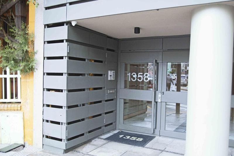 Bright studio apartment—ideal for rent