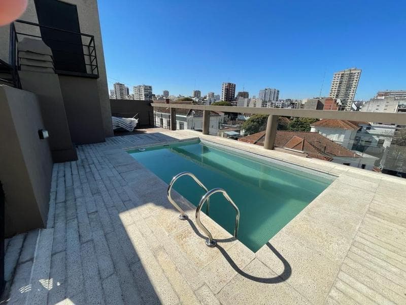 Bright studio apartment—ideal for rent
