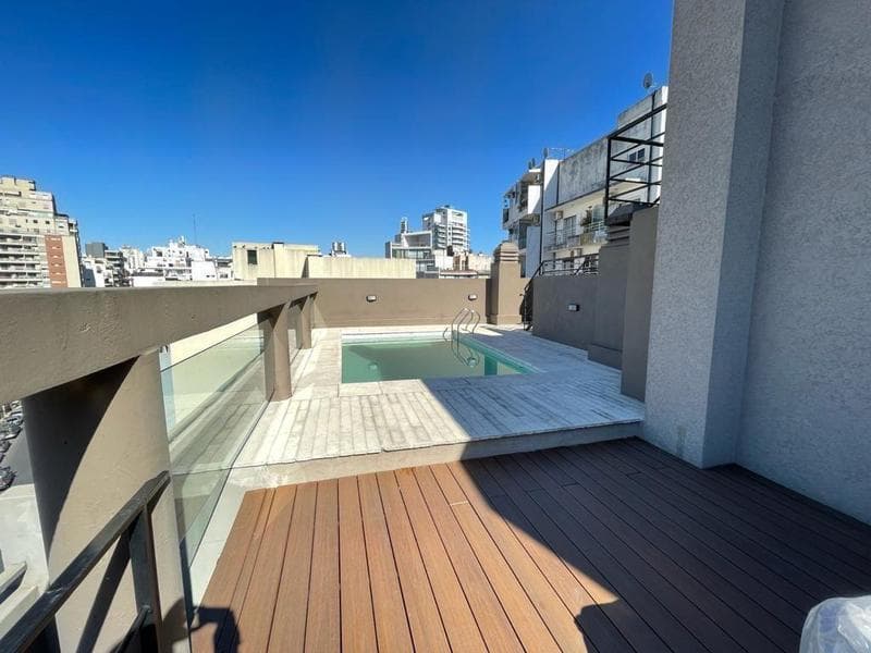 Bright studio apartment—ideal for rent