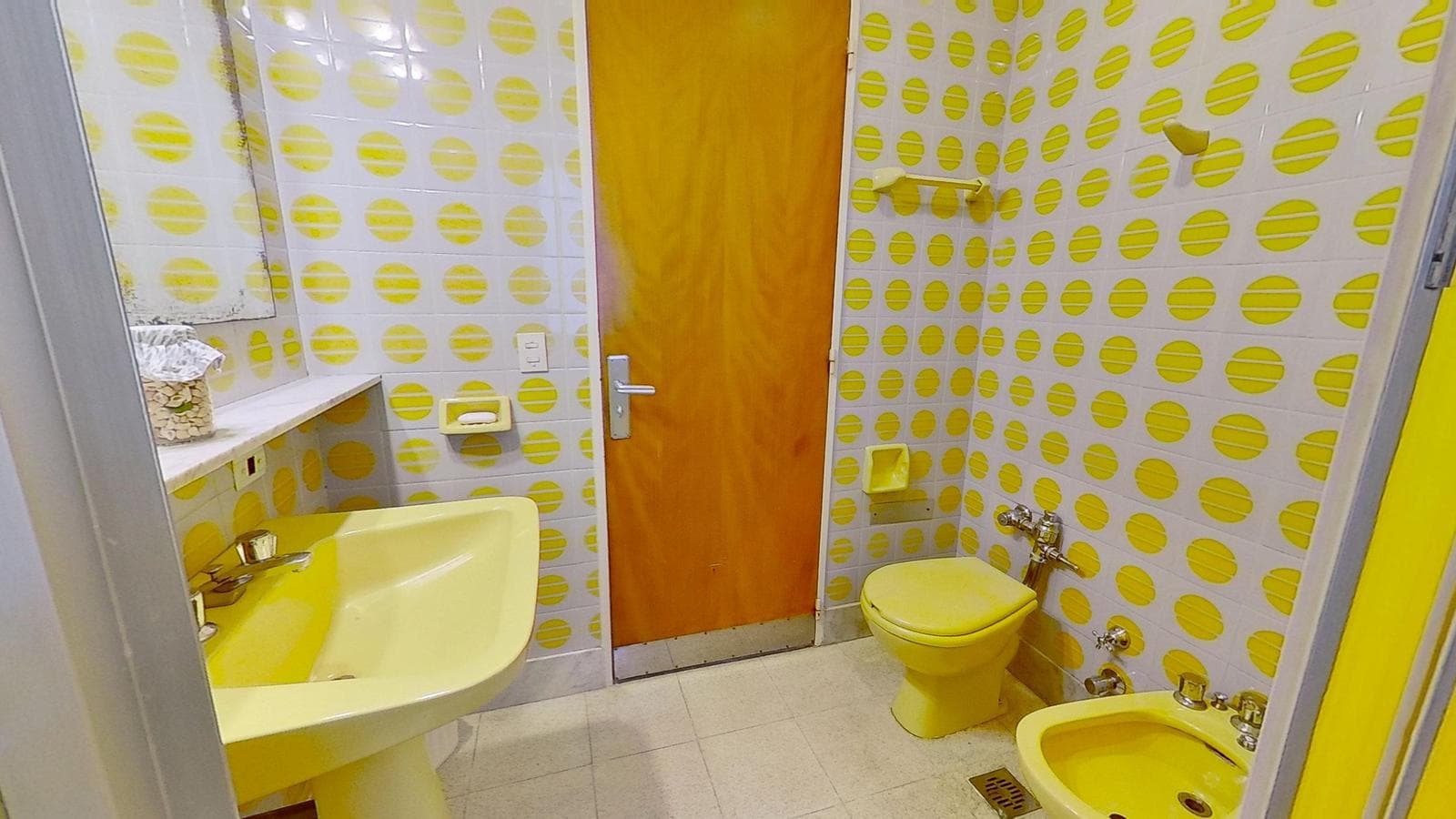 FOR SALE: 4-Bedroom Apartment with Service Quarter, Garage, and Storage Room – Barrio Norte
