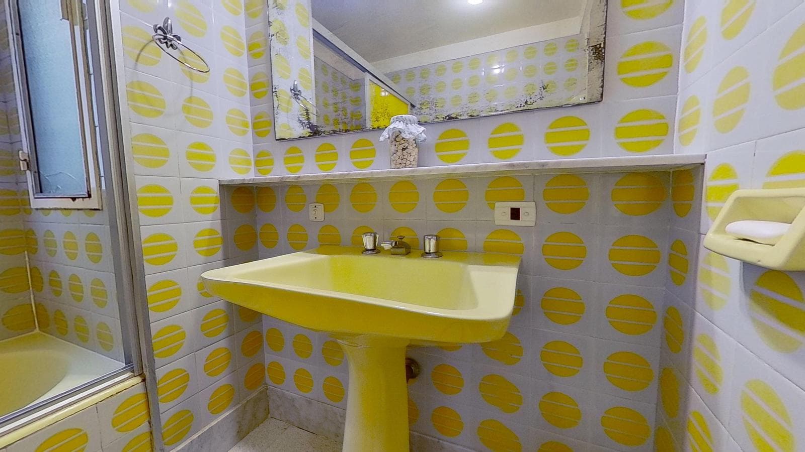 FOR SALE: 4-Bedroom Apartment with Service Quarter, Garage, and Storage Room – Barrio Norte