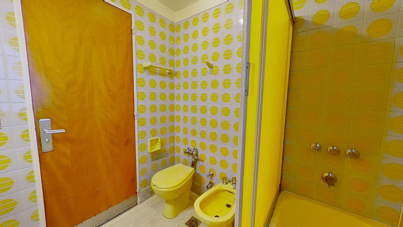 FOR SALE: 4-Bedroom Apartment with Service Quarter, Garage, and Storage Room – Barrio Norte