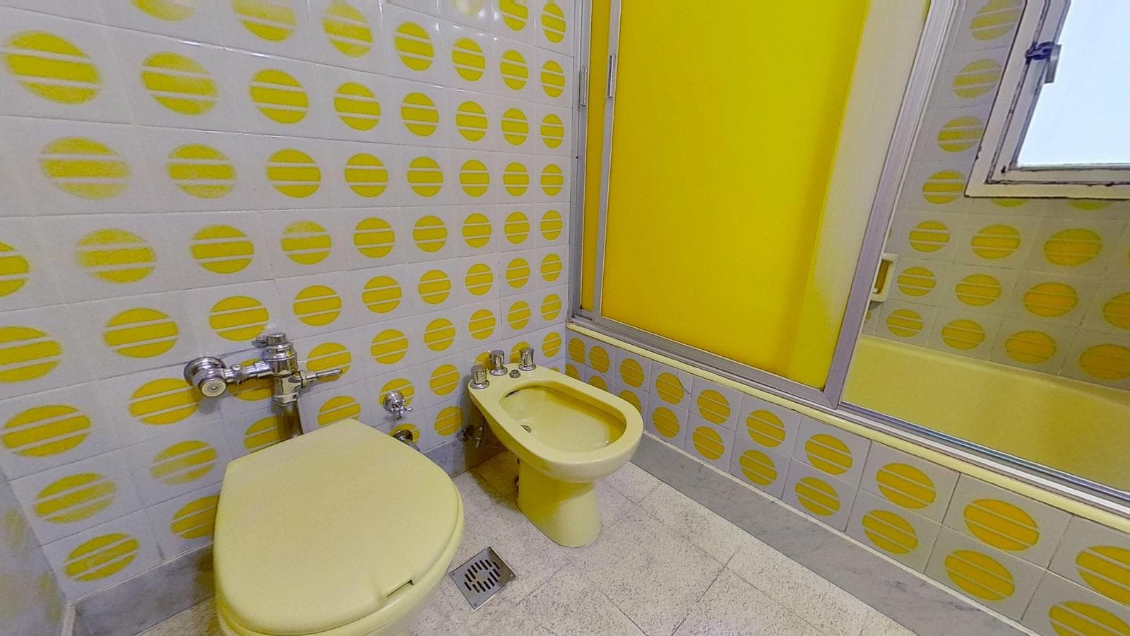 FOR SALE: 4-Bedroom Apartment with Service Quarter, Garage, and Storage Room – Barrio Norte