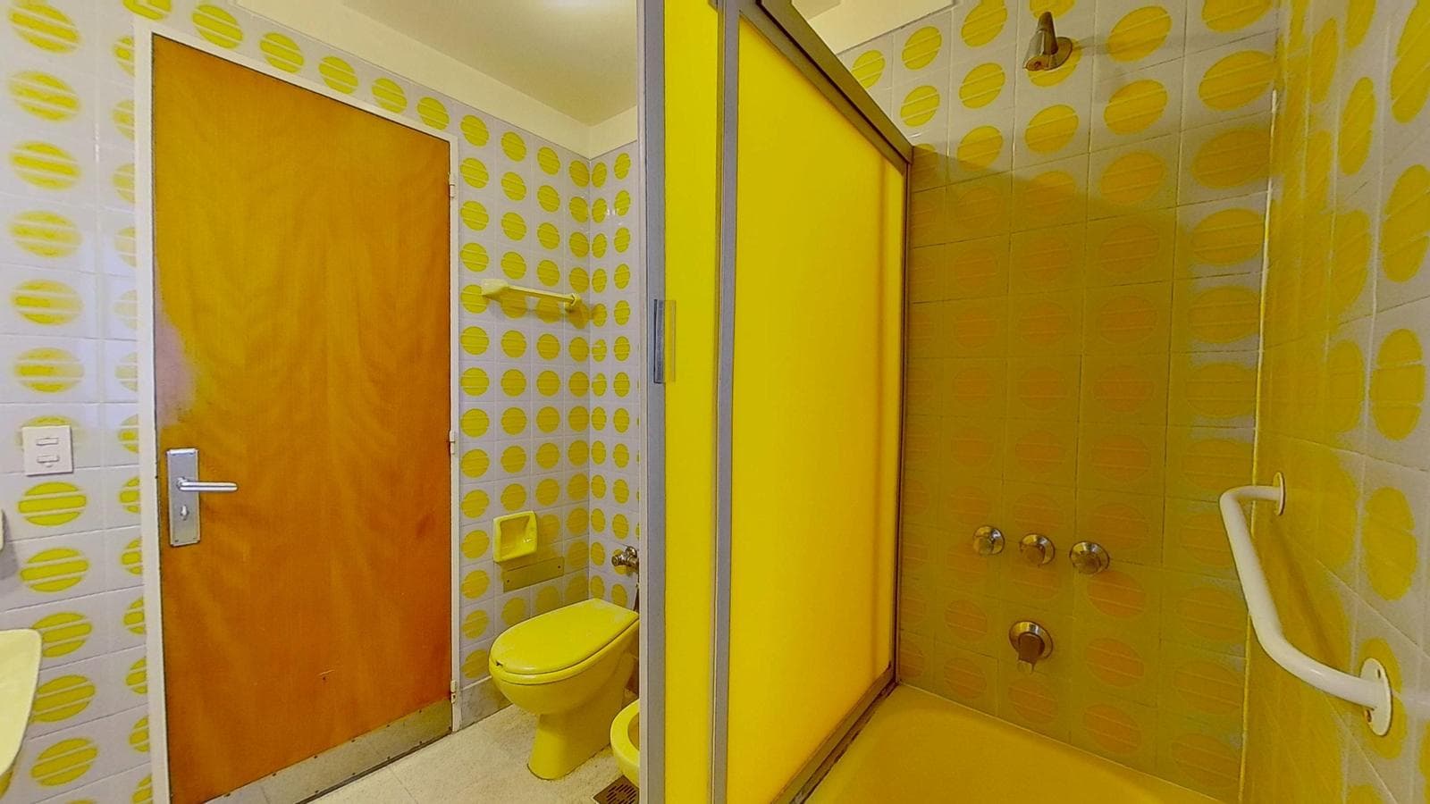 FOR SALE: 4-Bedroom Apartment with Service Quarter, Garage, and Storage Room – Barrio Norte