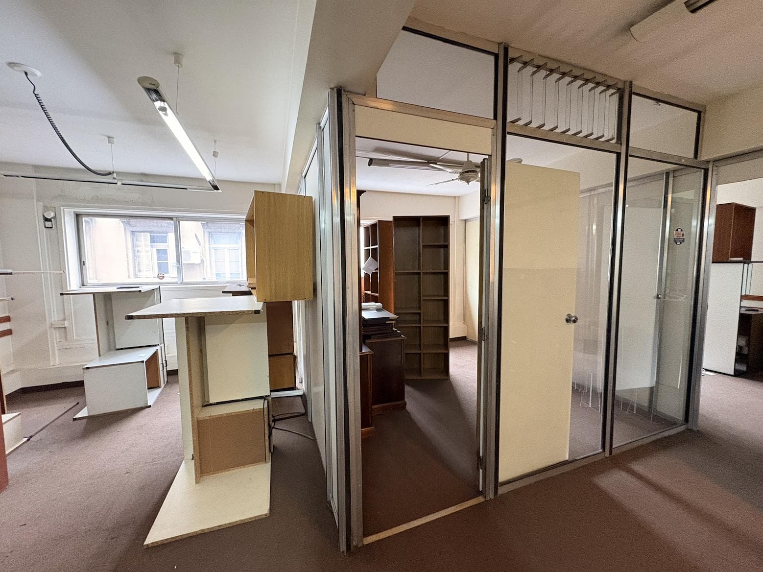4-room apartment in need of renovation in Tribunales. Suitable for professionals