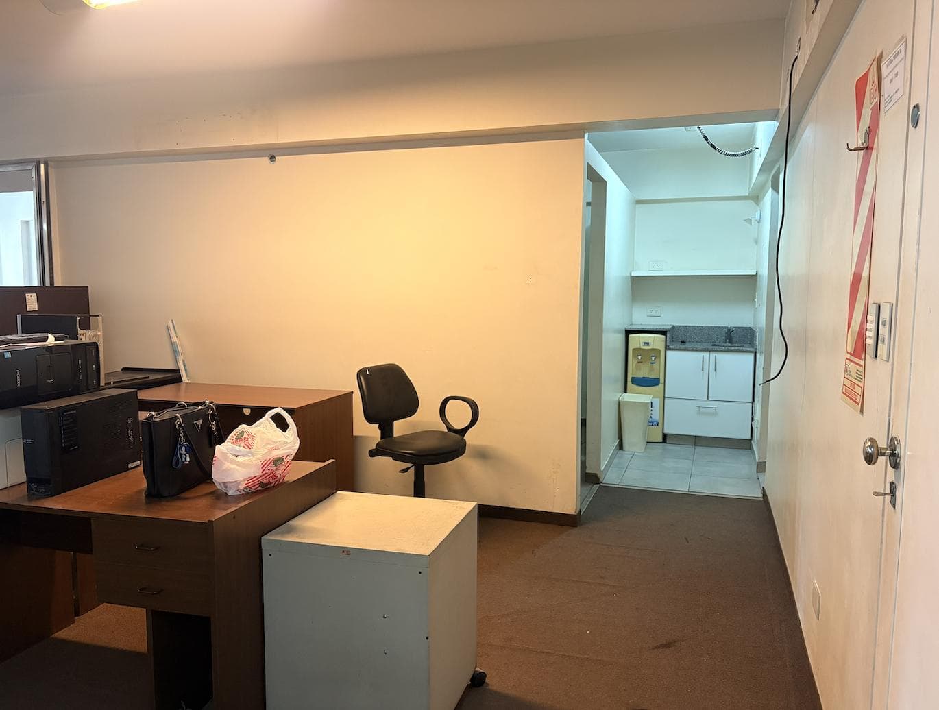 4-room apartment in need of renovation in Tribunales. Suitable for professionals