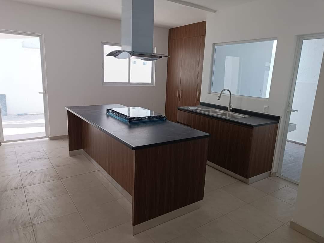 Casa Nueva en Porta Fontana con 4 Recámaras y excelentes vistas