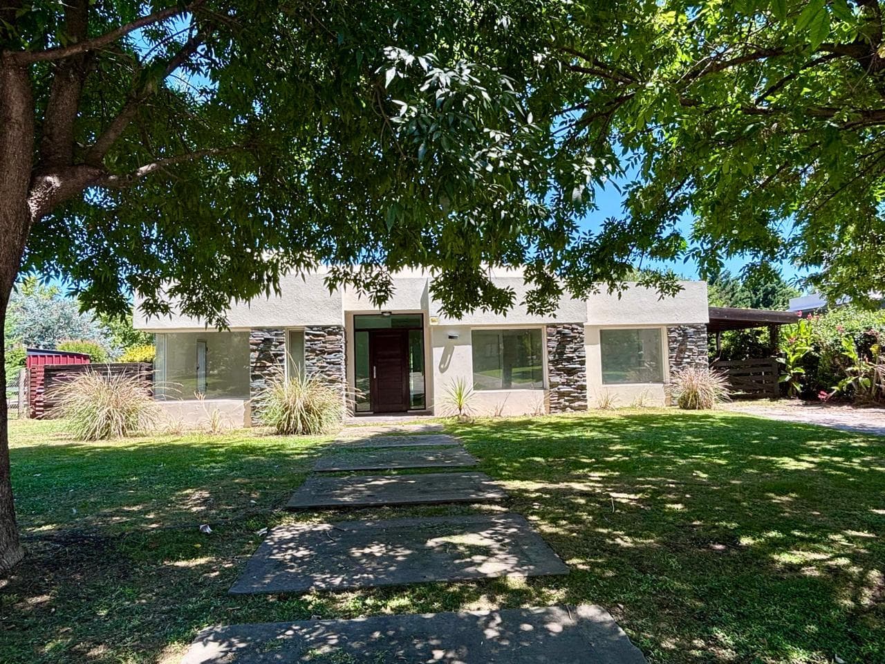 Very Nice House with a Pool - Harás Santa María