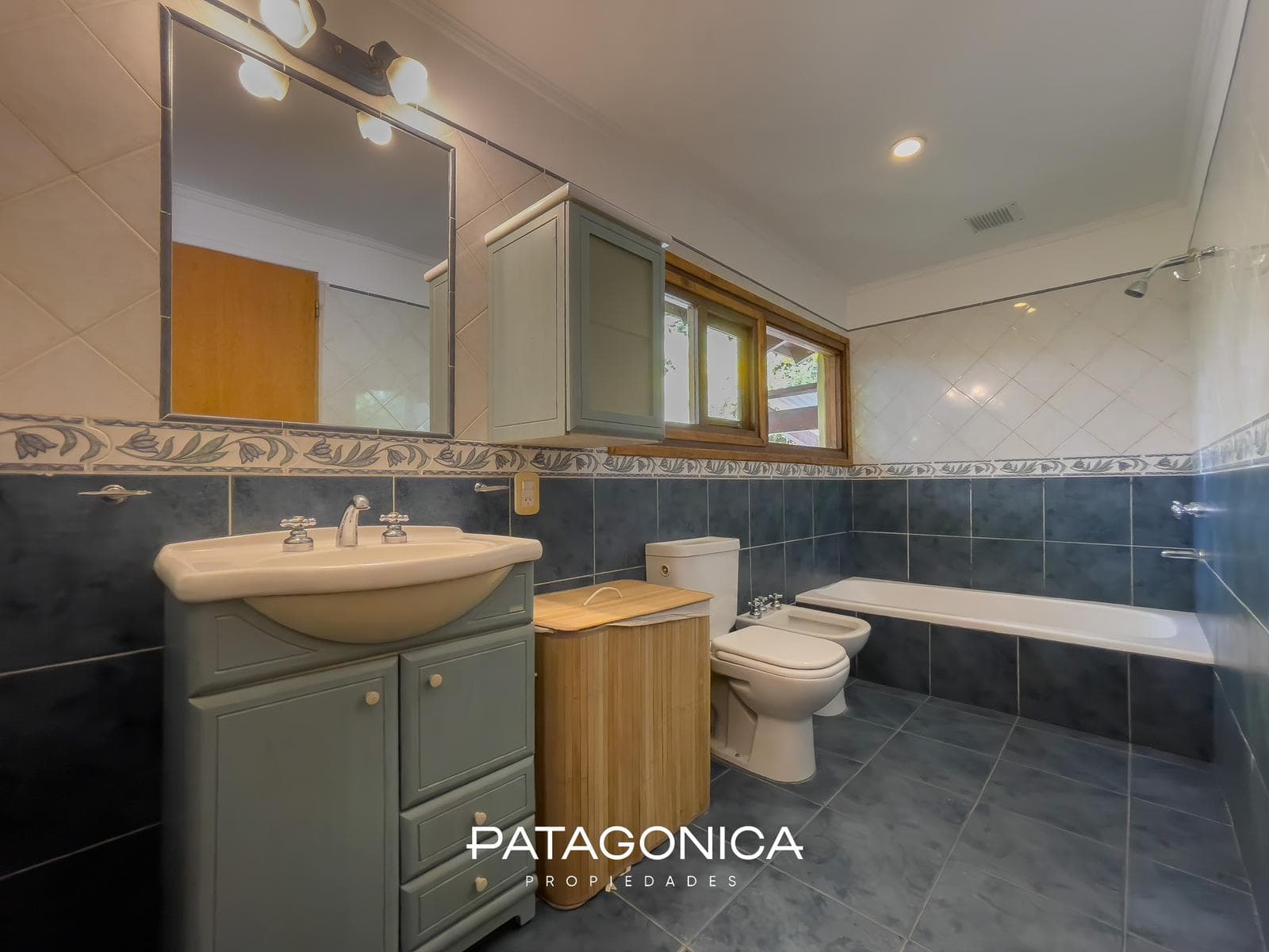 HOUSE FOR SALE: 120 m², 3 BEDROOMS, NORTE NEIGHBORHOOD, VILLA LA ANGOSTURA