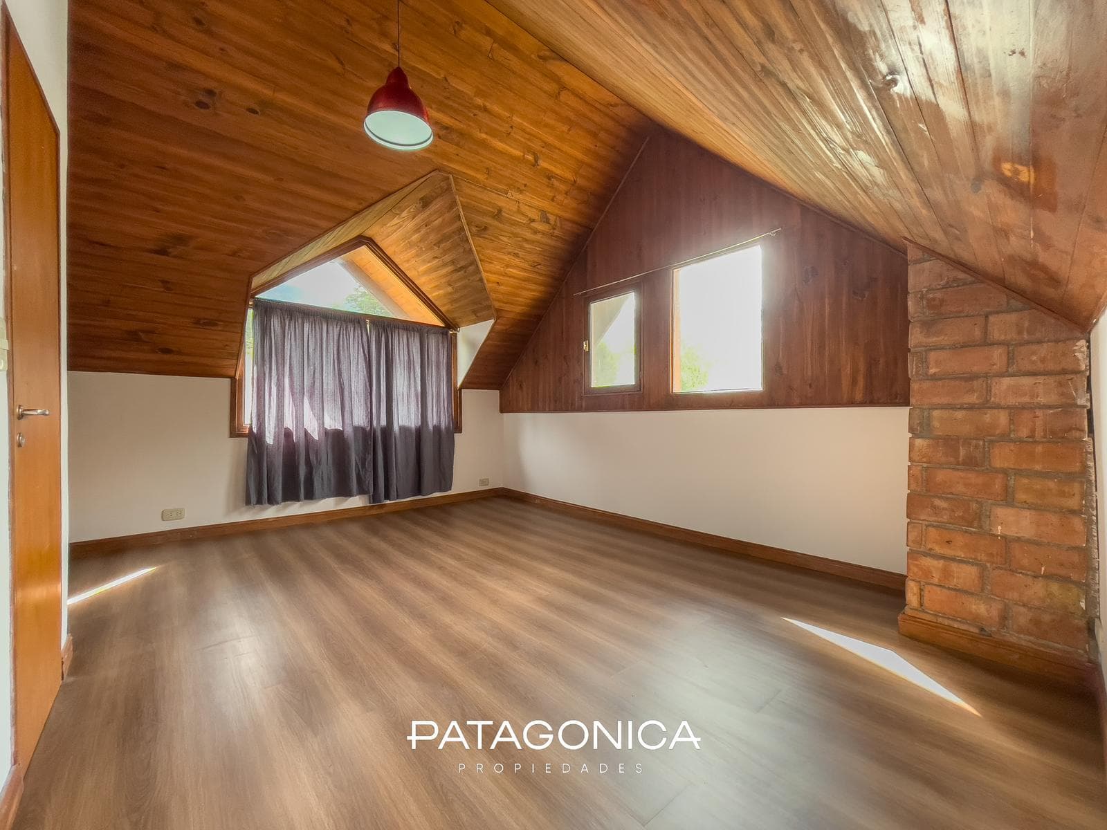 HOUSE FOR SALE: 120 m², 3 BEDROOMS, NORTE NEIGHBORHOOD, VILLA LA ANGOSTURA