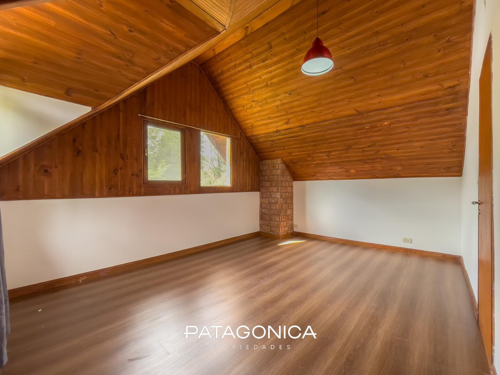 HOUSE FOR SALE: 120 m², 3 BEDROOMS, NORTE NEIGHBORHOOD, VILLA LA ANGOSTURA