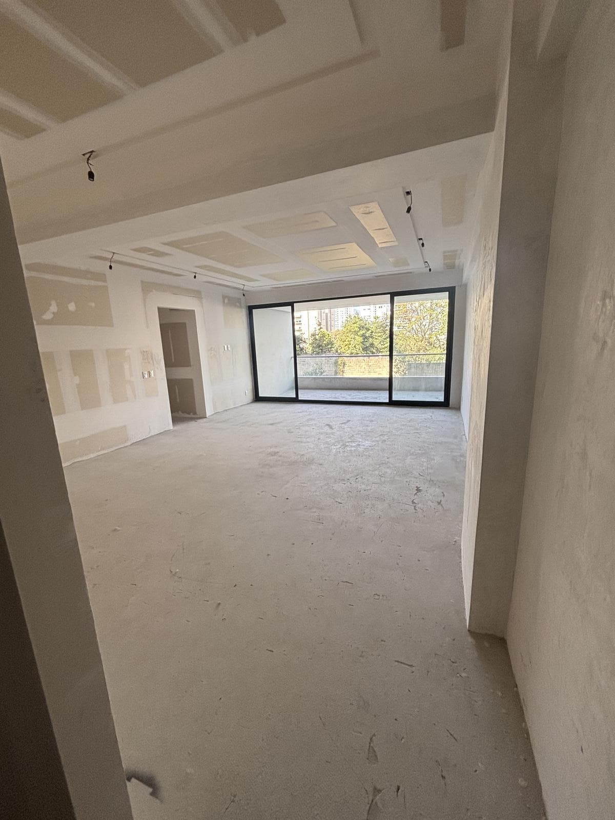 Design the Apartment of Your Dreams! Spacious 180 m² Unit in the "Obra Gris" Phase of the Dessea Residential Complex
