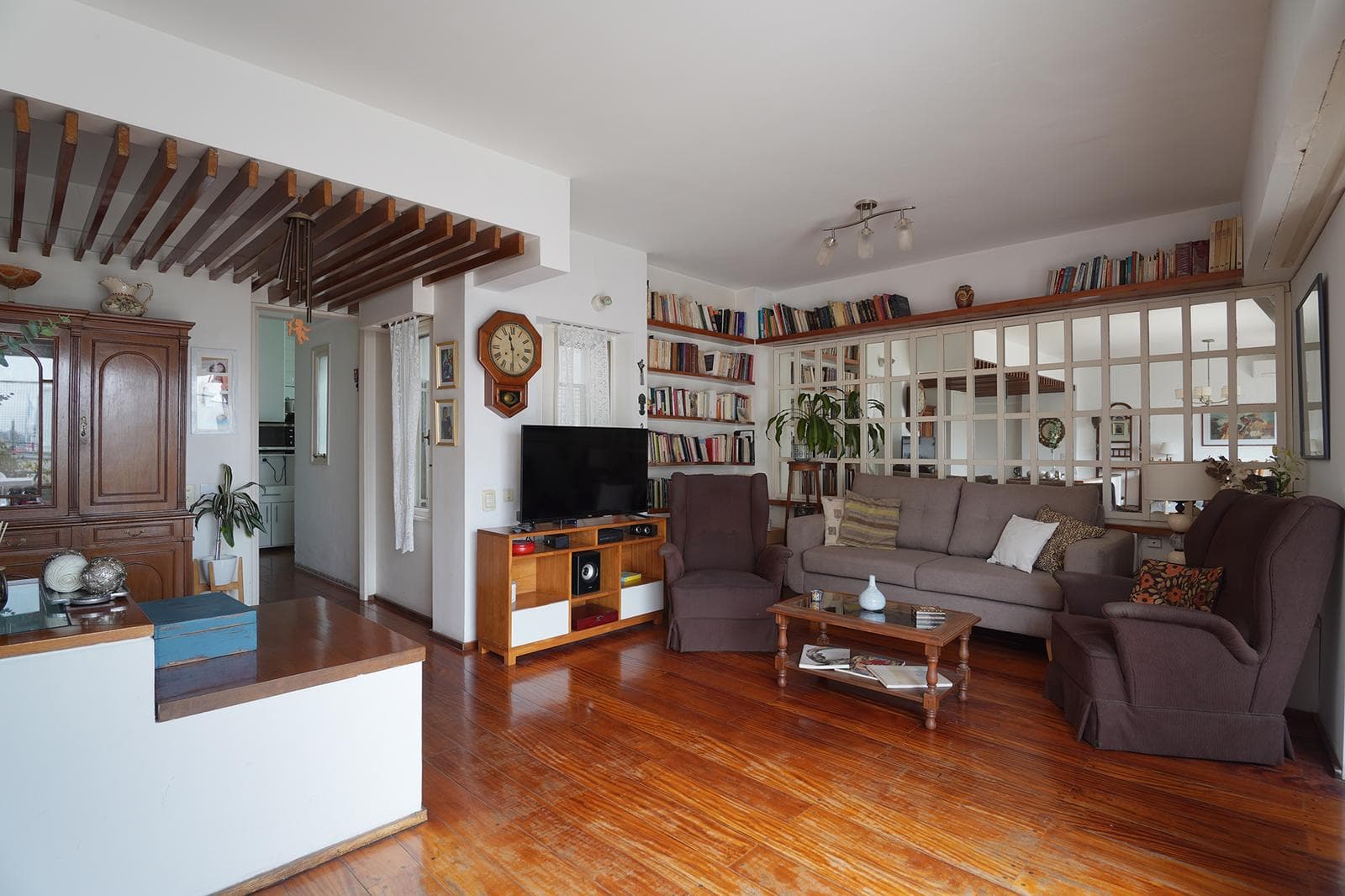 5-ROOM APARTMENT FOR SALE IN PALERMO WITH BALCONY AND TERRACE; QUALIFIES FOR MORTGAGE; INCLUDES STUDIO