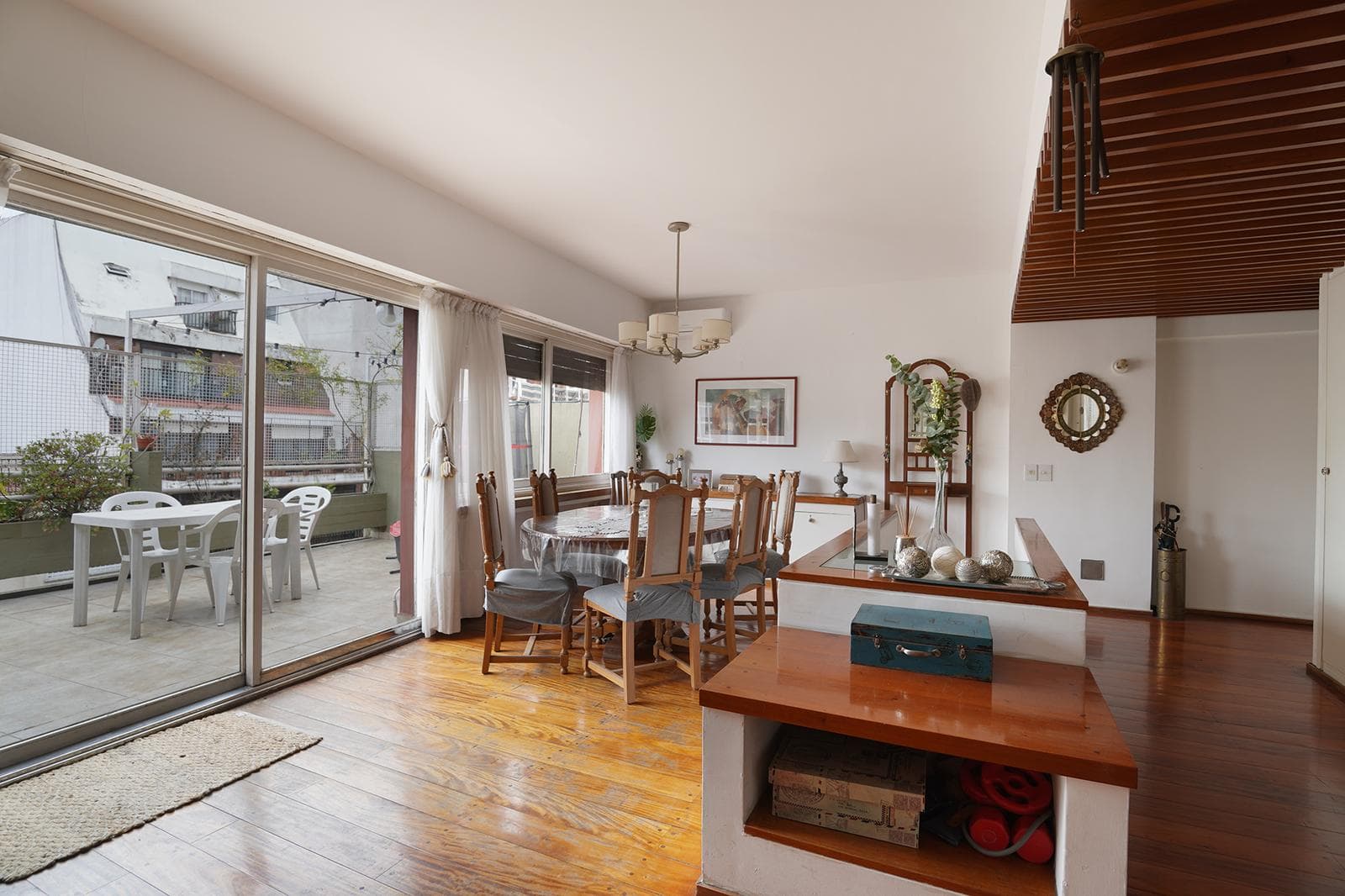 5-ROOM APARTMENT FOR SALE IN PALERMO WITH BALCONY AND TERRACE; QUALIFIES FOR MORTGAGE; INCLUDES STUDIO