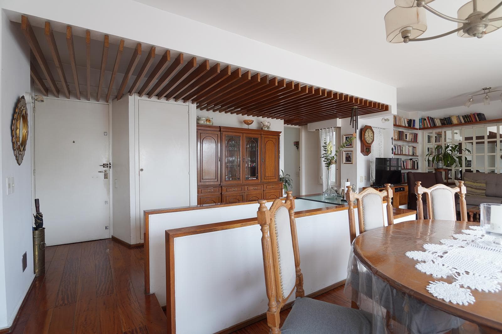 5-ROOM APARTMENT FOR SALE IN PALERMO WITH BALCONY AND TERRACE; QUALIFIES FOR MORTGAGE; INCLUDES STUDIO