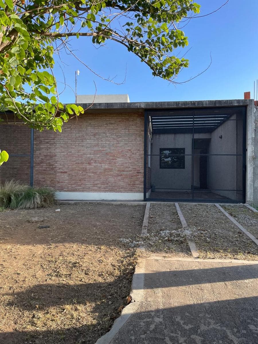 TWO-BEDROOM HOUSE FOR SALE WITH A POOL IN BARRIO NORTE