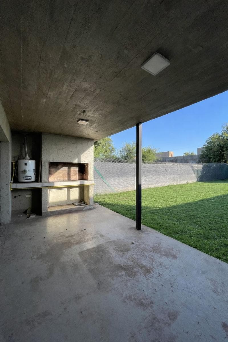 TWO-BEDROOM HOUSE FOR SALE WITH A POOL IN BARRIO NORTE