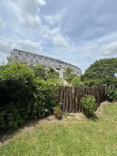 3-room furnished ground-floor apartment for rent with a garden, Nordelta neighborhood