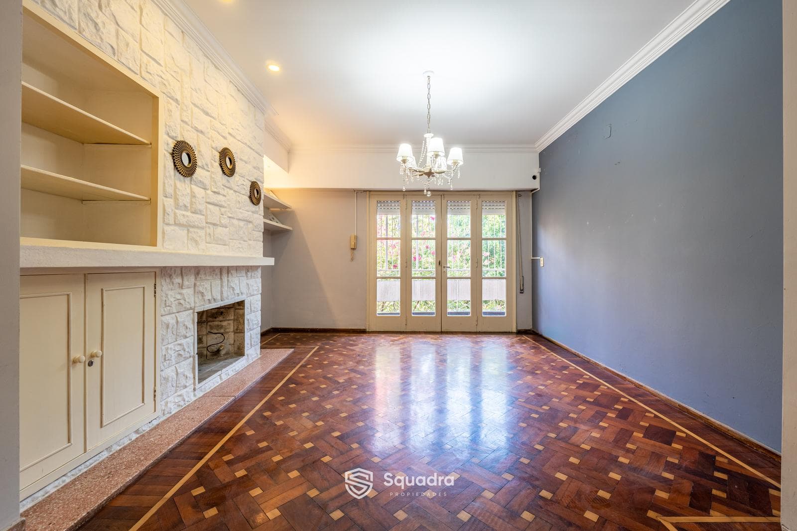 FOR SALE - 2-bedroom duplex with two entrances, a garage, and a balcony. Arroyito, Rosario.