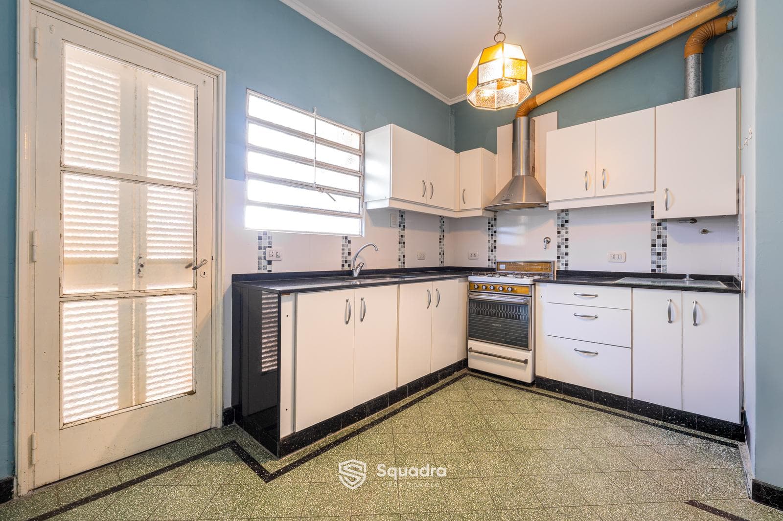 FOR SALE - 2-bedroom duplex with two entrances, a garage, and a balcony. Arroyito, Rosario.