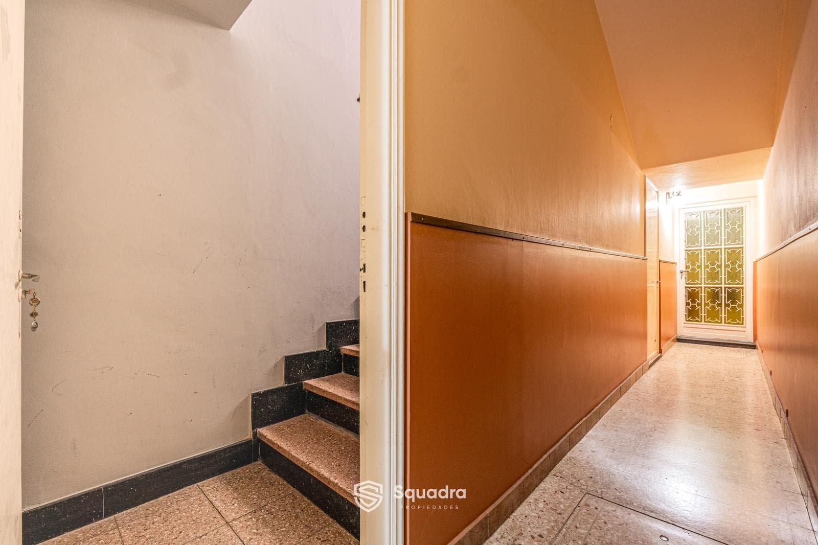 FOR SALE - 2-bedroom duplex with two entrances, a garage, and a balcony. Arroyito, Rosario.