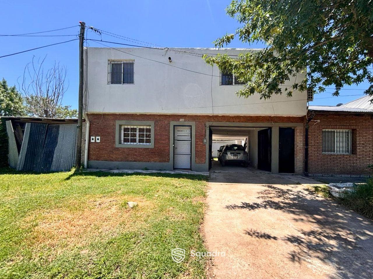 FOR SALE - 3 houses built on a single lot measuring 197.90 m². Two-story homes. Ibarlucea.