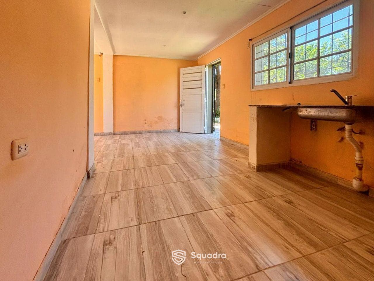 FOR SALE - 3 houses built on a single lot measuring 197.90 m². Two-story homes. Ibarlucea.