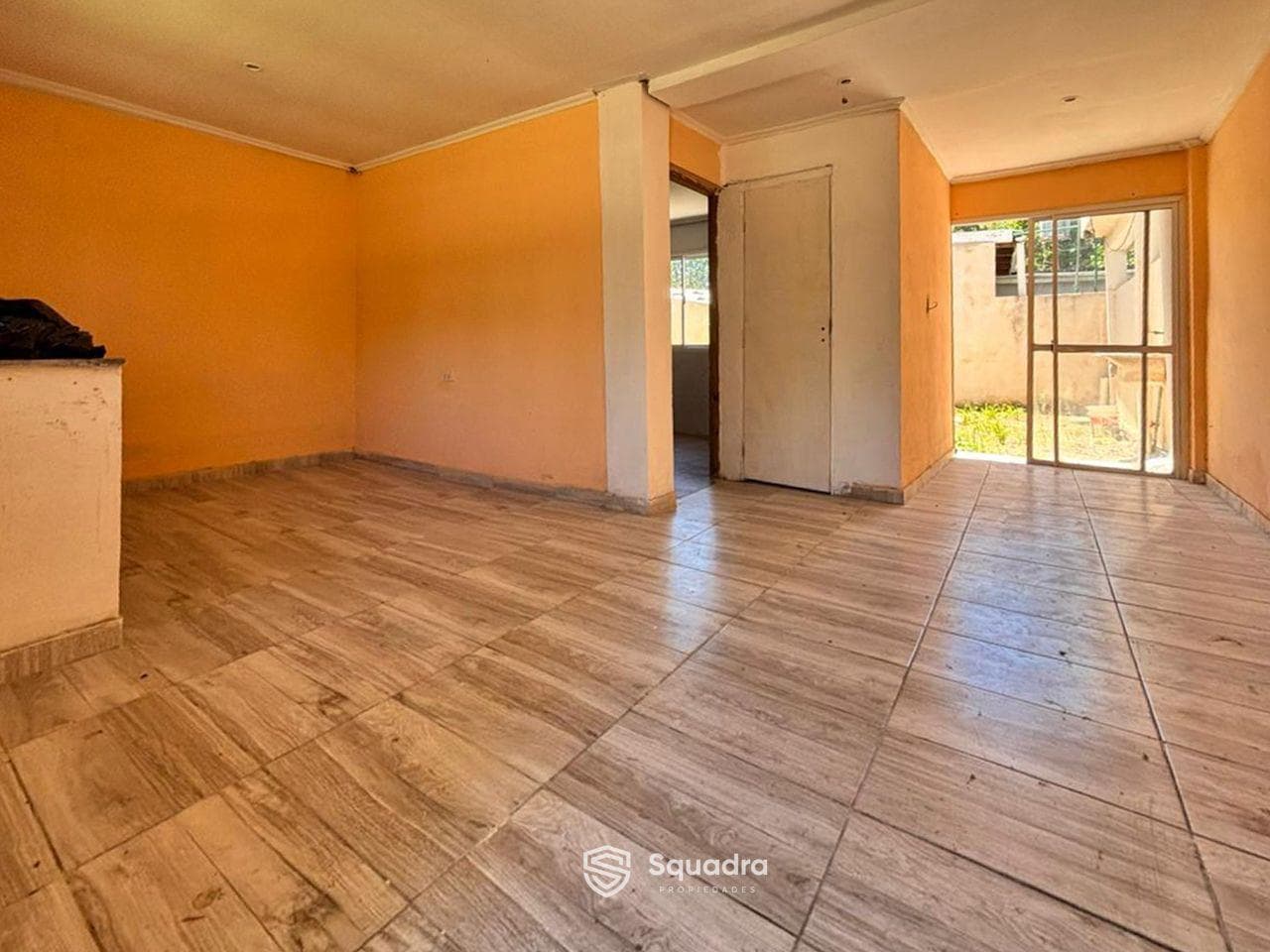 FOR SALE - 3 houses built on a single lot measuring 197.90 m². Two-story homes. Ibarlucea.