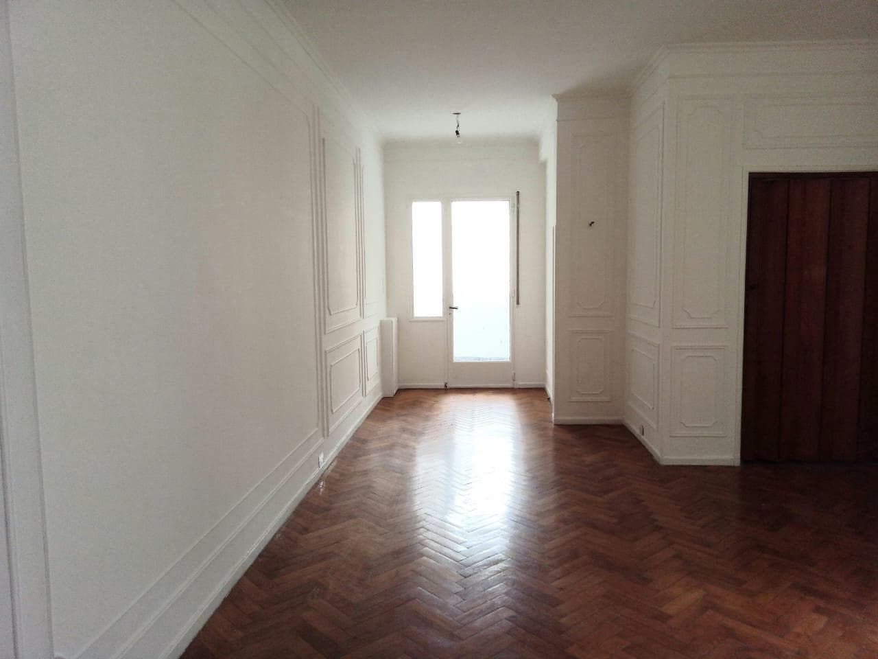 4-room apartment with a separate room, dining room; immaculate, comfortable, and spacious