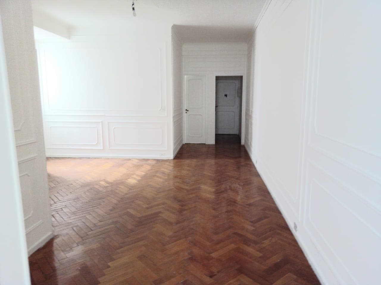 4-room apartment with a separate room, dining room; immaculate, comfortable, and spacious