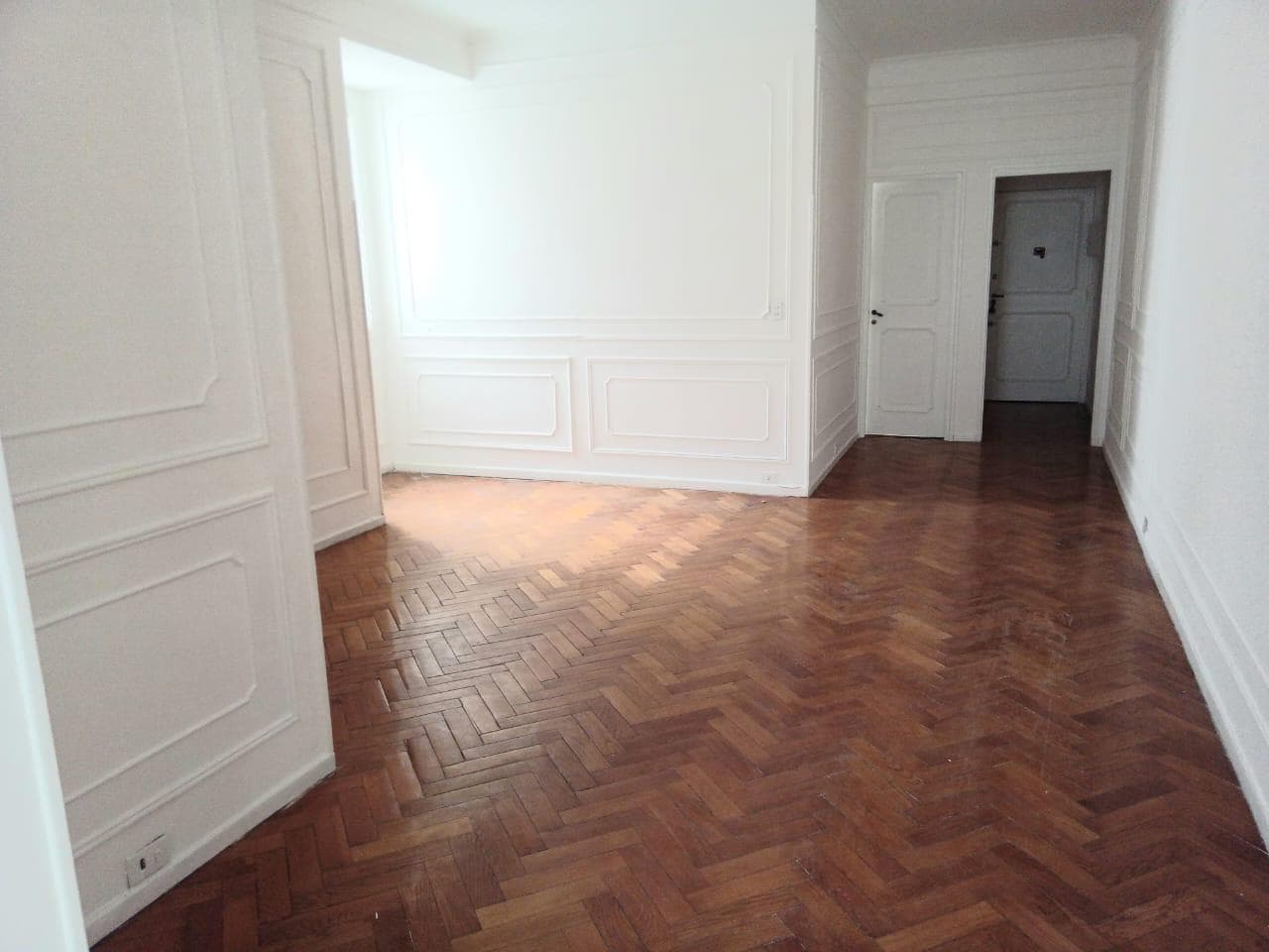 4-room apartment with a separate room, dining room; immaculate, comfortable, and spacious