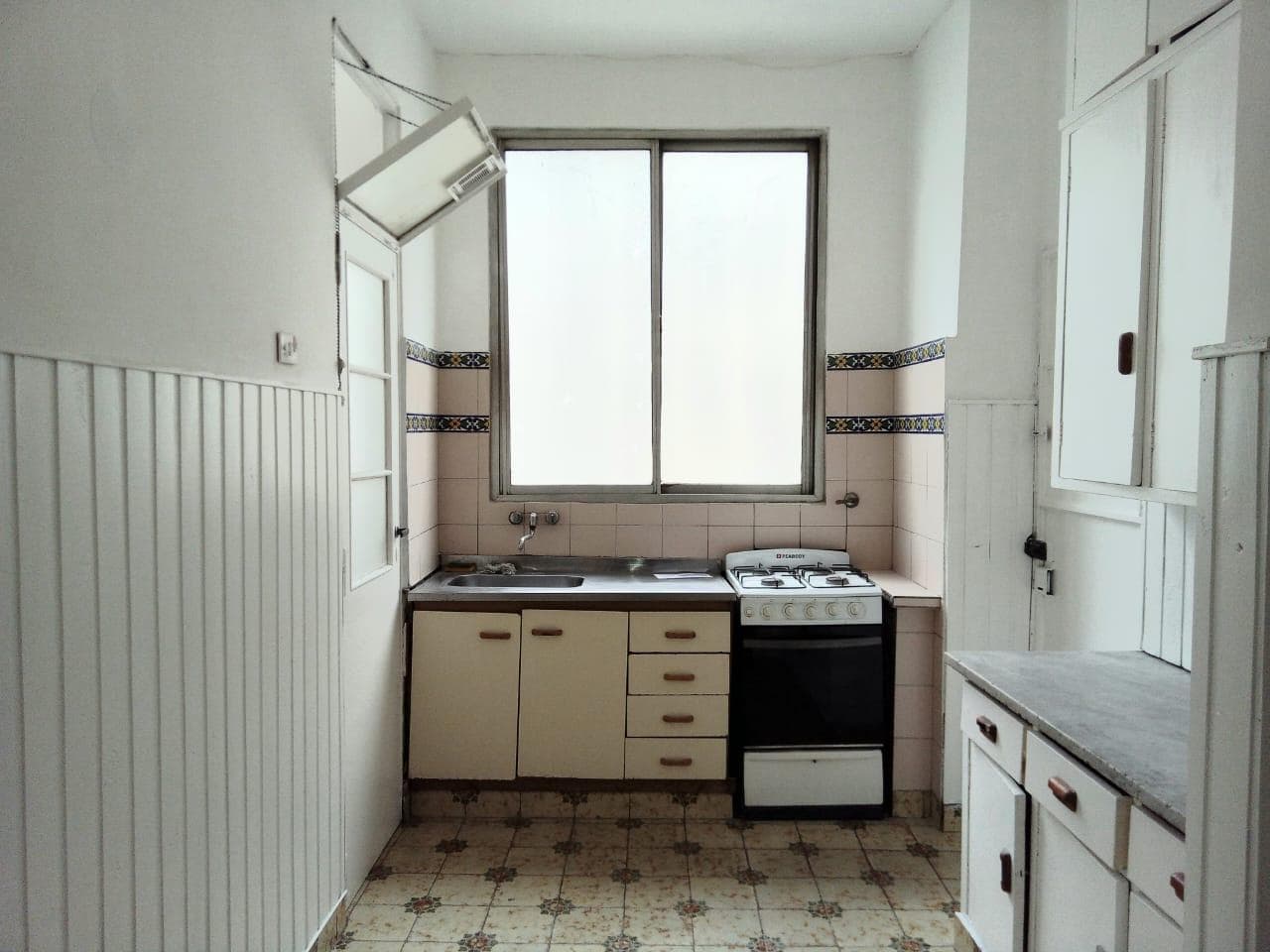 4-room apartment with a separate room, dining room; immaculate, comfortable, and spacious