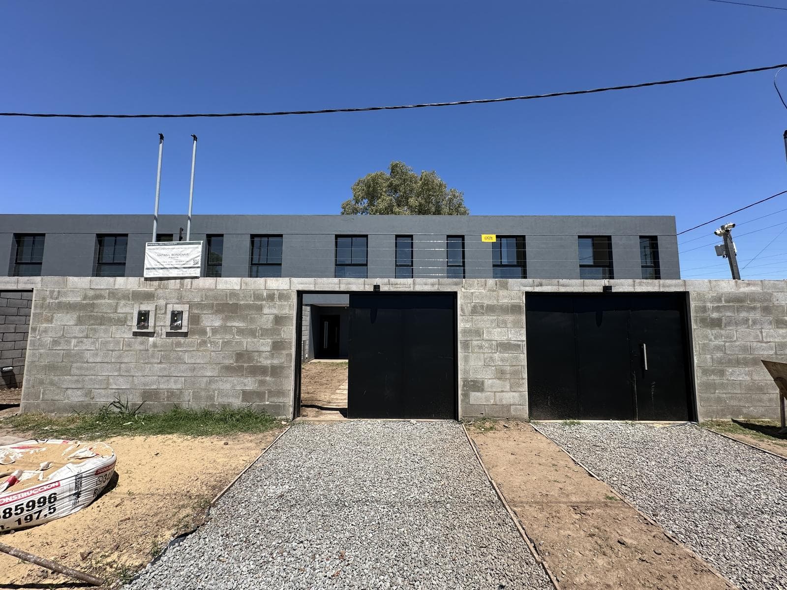 Duplex for Sale. 2 bedrooms, patio with grill, garage. Financing available. Puerta del Sol neighborhood, Campana