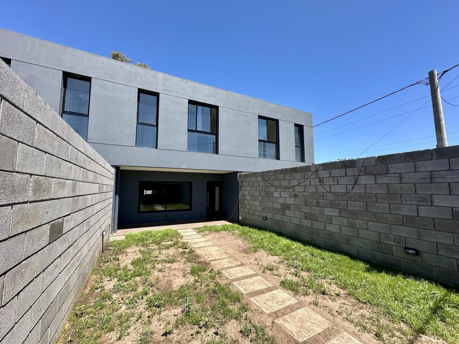Duplex for Sale. 2 bedrooms, patio with grill, garage. Financing available. Puerta del Sol neighborhood, Campana