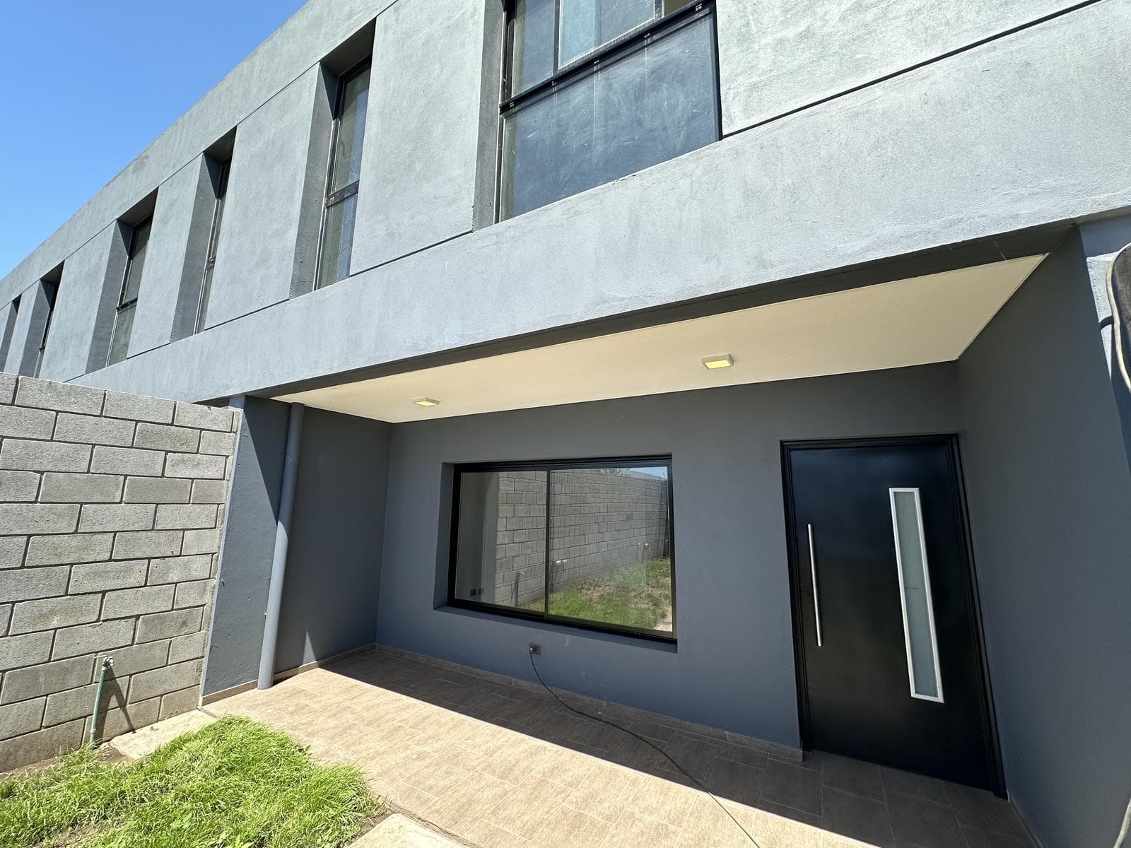 Duplex for Sale. 2 bedrooms, patio with grill, garage. Financing available. Puerta del Sol neighborhood, Campana