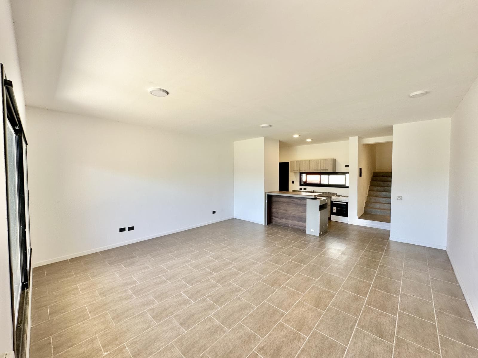 Duplex for Sale. 2 bedrooms, patio with grill, garage. Financing available. Puerta del Sol neighborhood, Campana