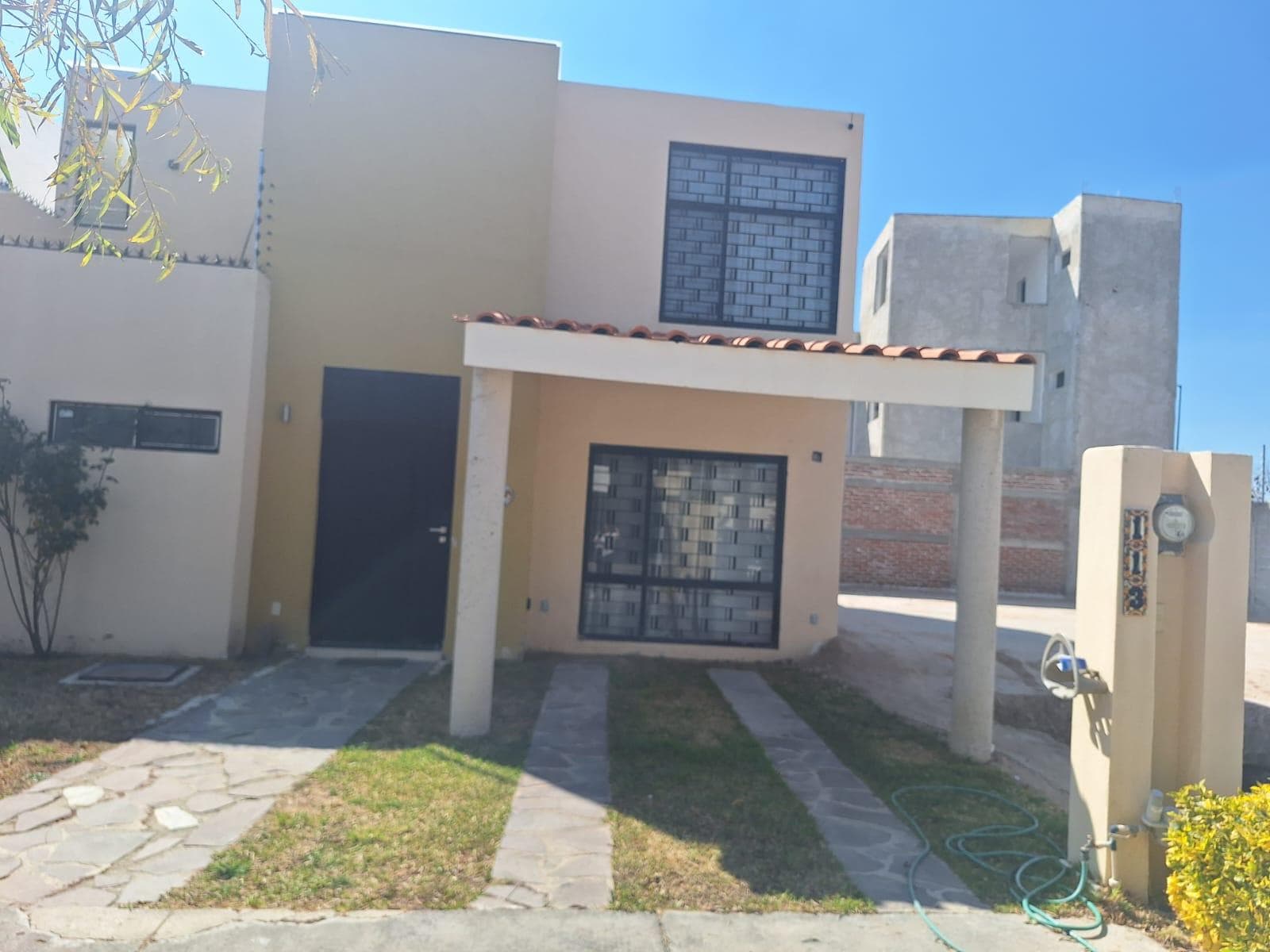 Casa Amueblada en Renta con 3 Recámaras y Sala con Sofá Cama, incluye Mtto e Internet