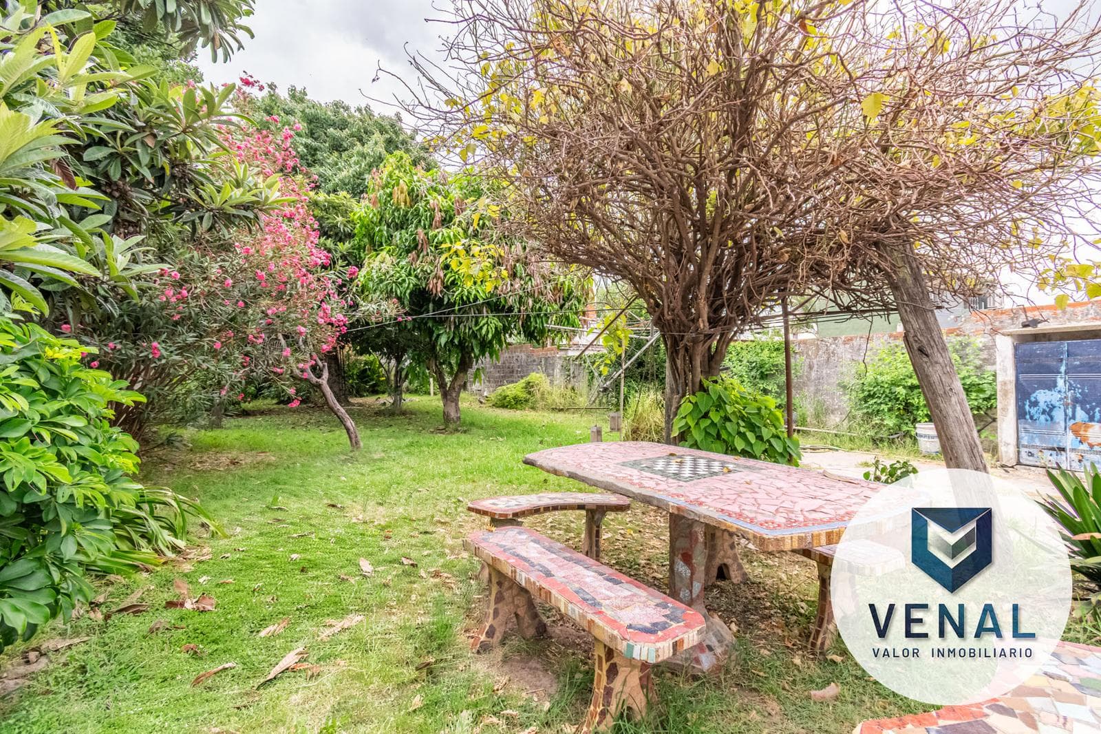 House for Sale in Don Torcuato: 3 rooms, 459 m² lot, backyard and garden, excellent residential location