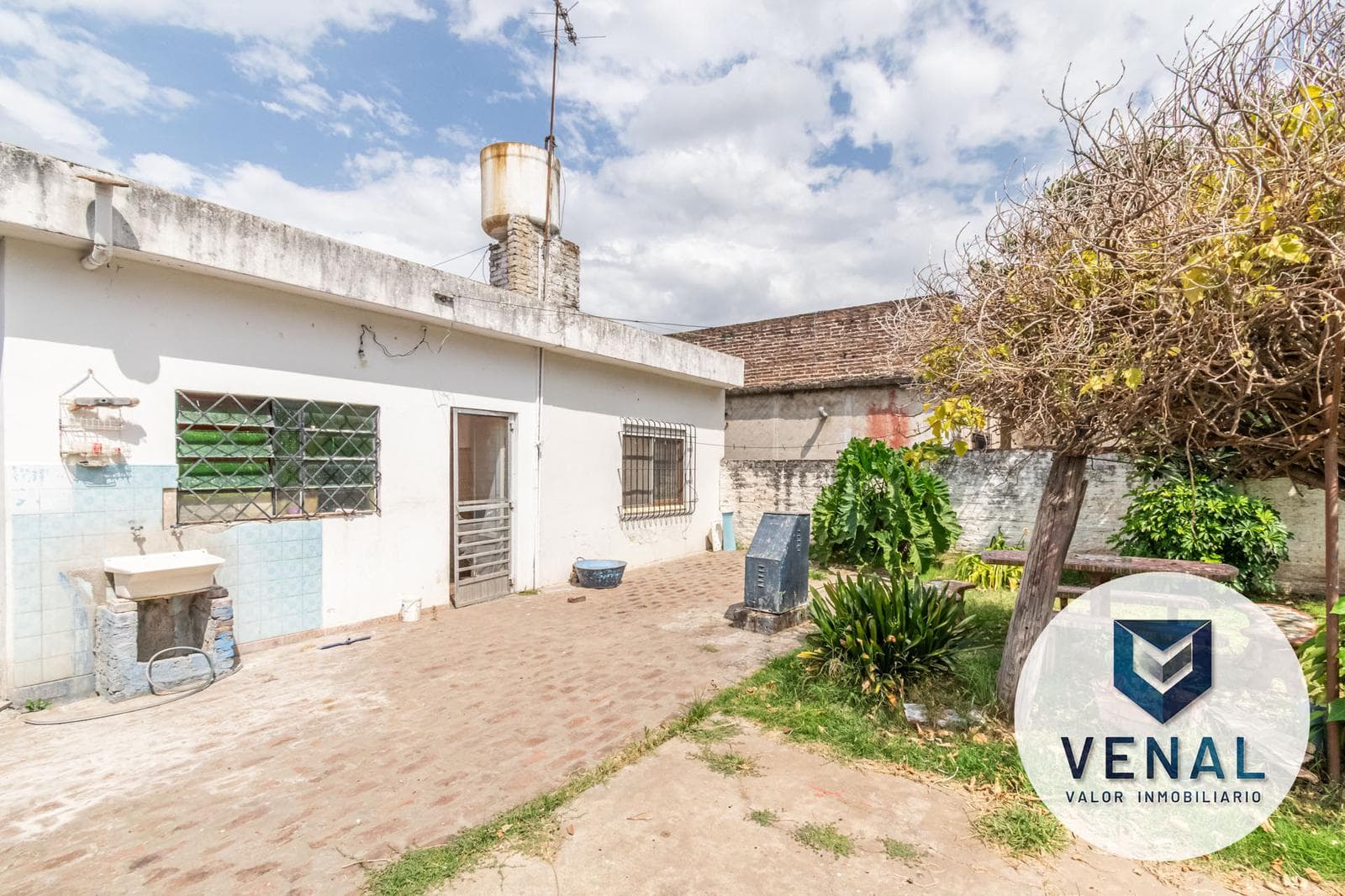 House for Sale in Don Torcuato: 3 rooms, 459 m² lot, backyard and garden, excellent residential location