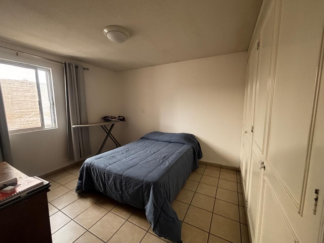 Casa con 3 Recámaras, cuarto de servicio y terreno excedente a espaldas de Walmart Clouthier