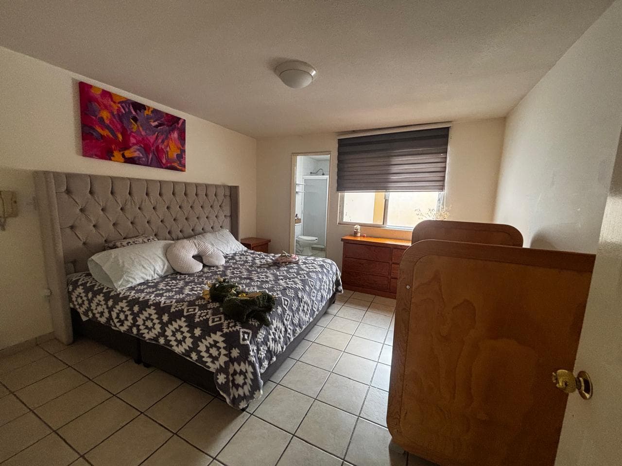 Casa con 3 Recámaras, cuarto de servicio y terreno excedente a espaldas de Walmart Clouthier