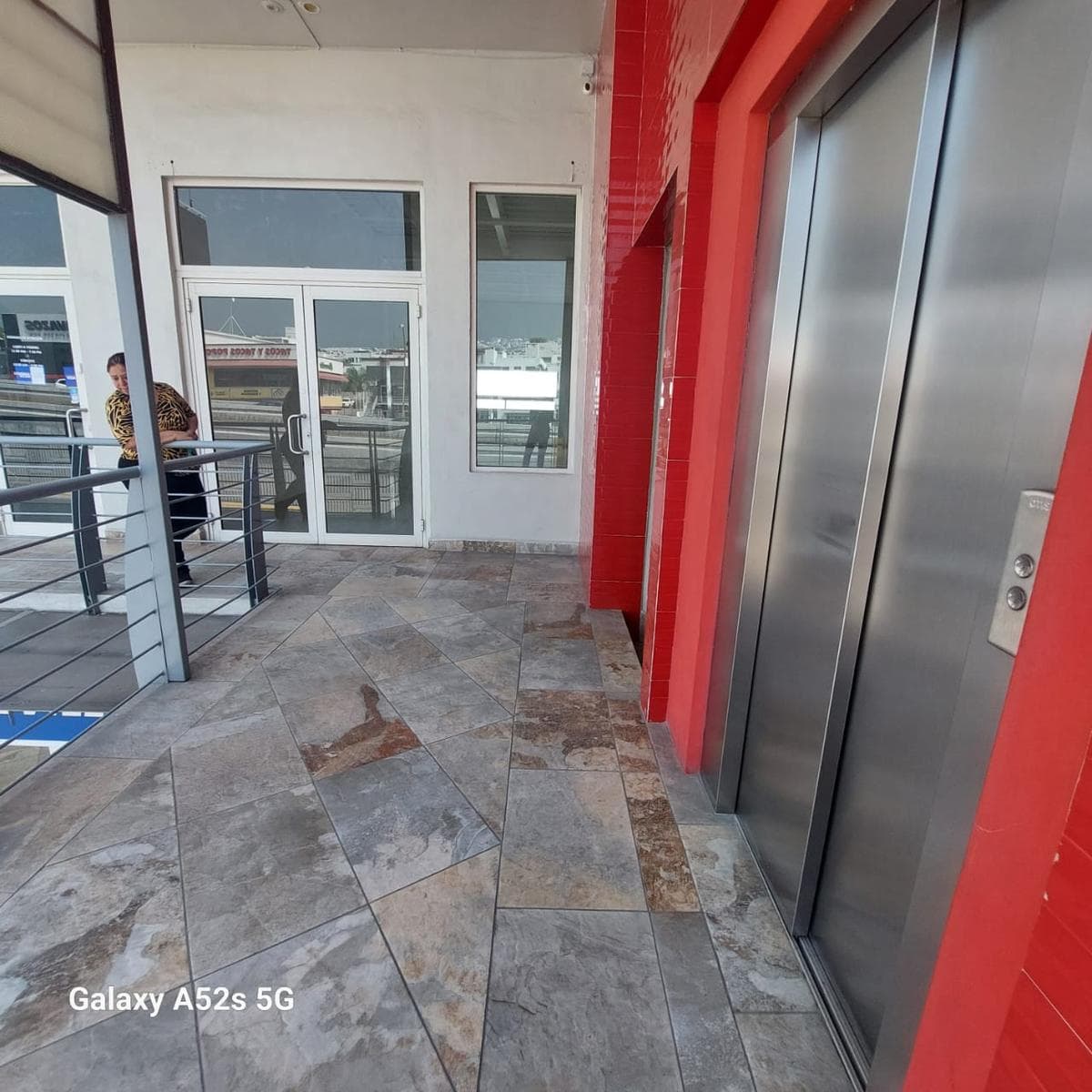 COMMERCIAL SPACE FOR RENT ON PASEO DE LOS LEONES