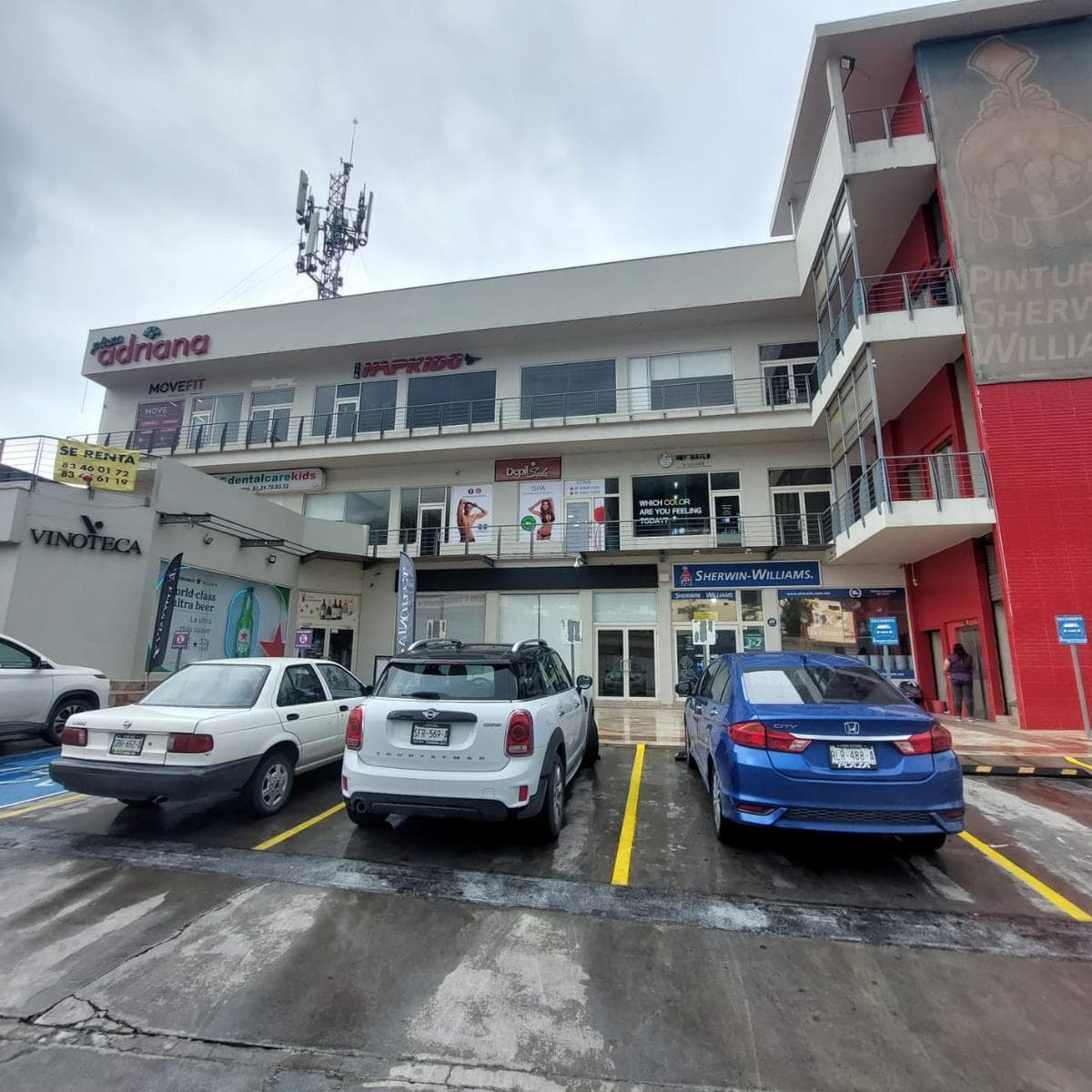 COMMERCIAL SPACE FOR RENT ON PASEO DE LOS LEONES