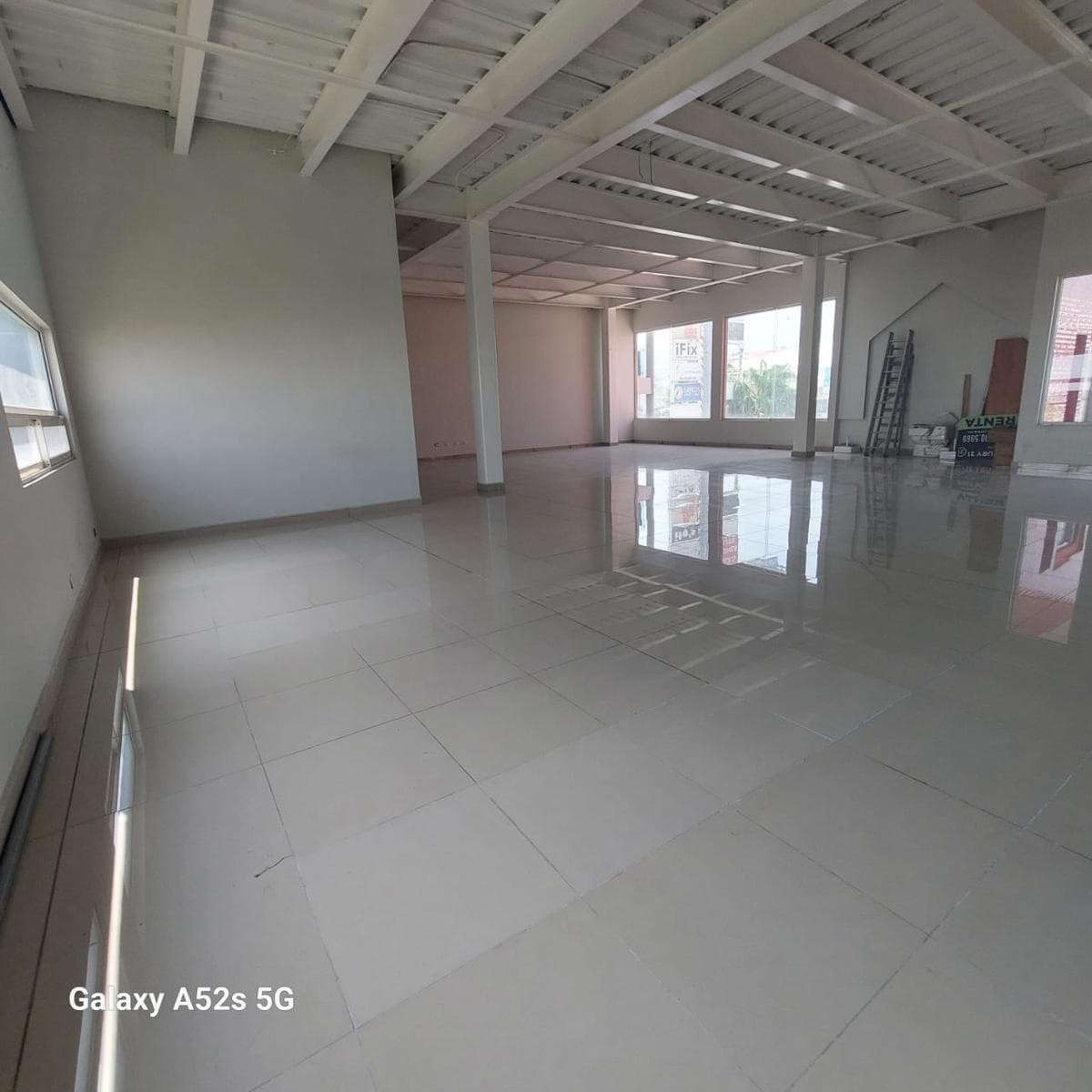 COMMERCIAL SPACE FOR RENT ON PASEO DE LOS LEONES