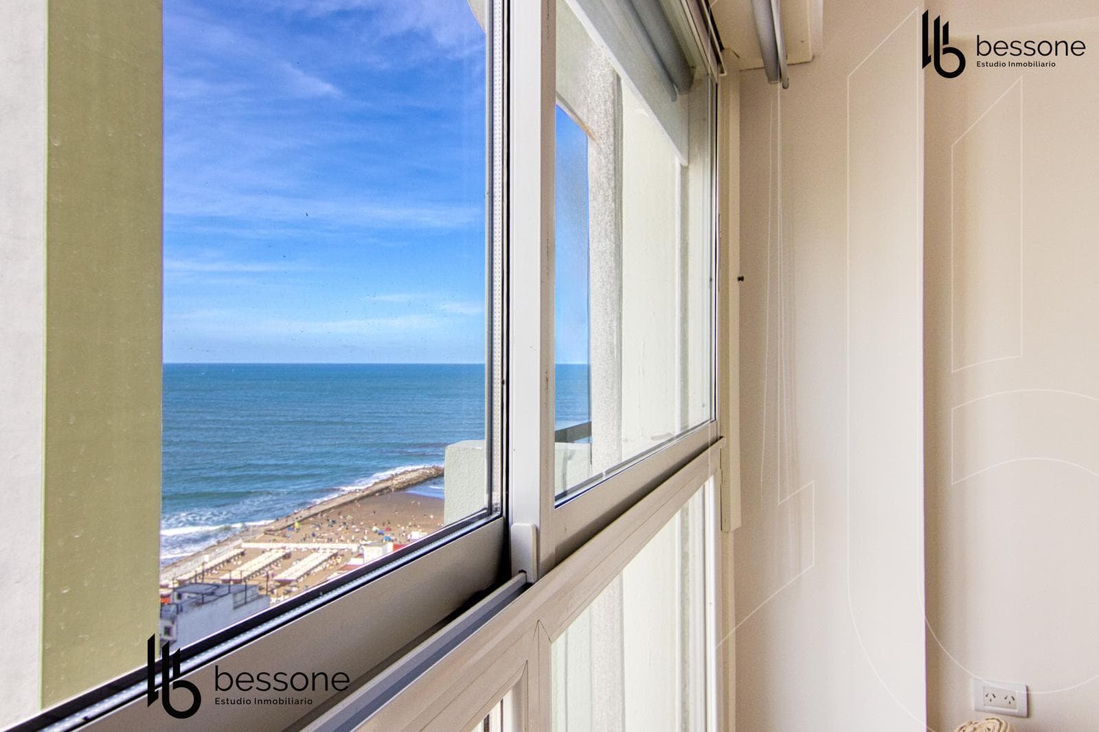 Stunning 2-room apartment with an ocean view